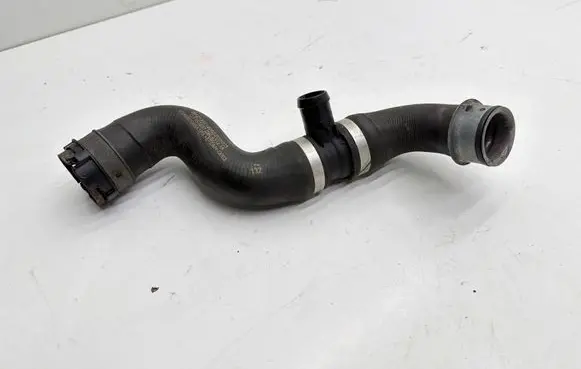 Mercedes-Benz GLC C253 Engine coolant pipe/hose A2135014082
