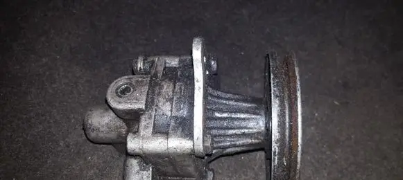 BMW 3 E36 Power steering pump 1141045