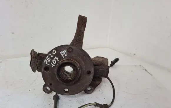 Peugeot 107 Front wheel hub spindle knuckle