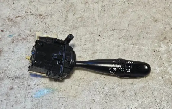 Toyota Yaris Indicator stalk 173648