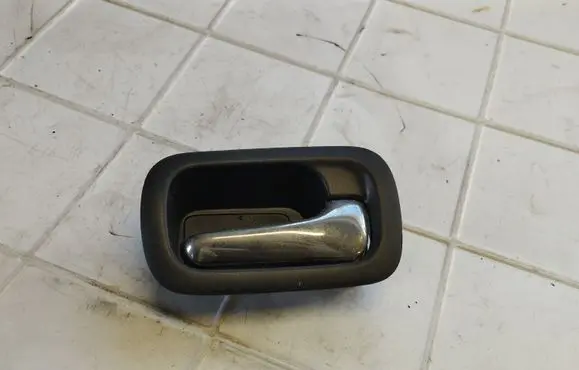 Honda CR-V Front door interior handle