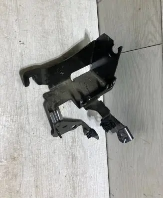 Renault Clio V ABS pump bracket 478401826R G1687