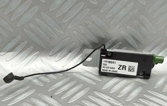 Opel Zafira C Aerial antenna amplifier 13338041 421251063