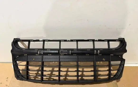 Porsche Macan (95B) Quarter panel pressure vent 95B807683H 95B807683H1E0
