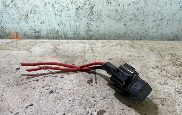 BMW 4 F32 F33 Coolant fan relay 9207913 2313610435