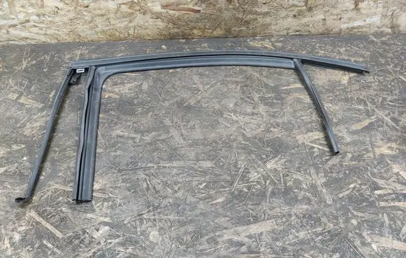 Opel Mokka B Rubber seal rear door 9834497780