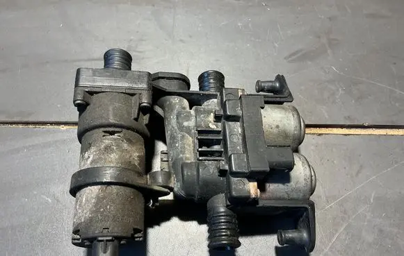 BMW 5 E39 Coolant heater control valve 8374994