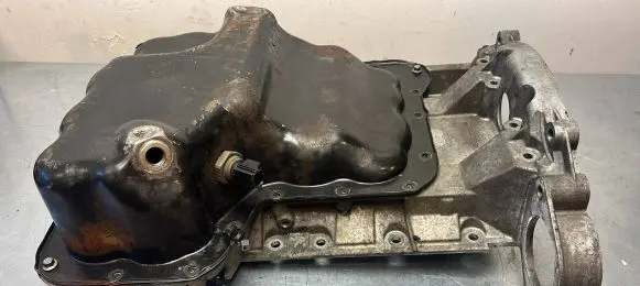 Jaguar XF Oil sump 4R8Q6U004E 4R8Q6675GA