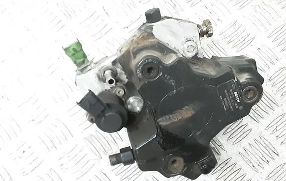 Volvo XC90 Fuel injection high pressure pump 0445010111 8692521