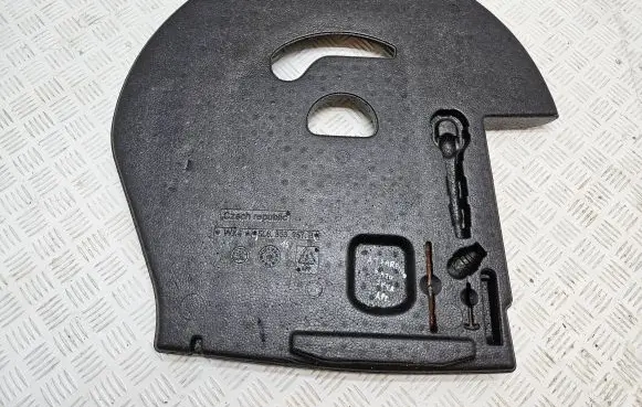 Skoda Yeti (5L) Spare wheel section trim 5L6863967B