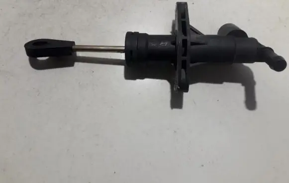 Hyundai Tucson JM Clutch master cylinder