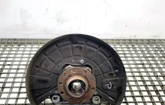 Jeep Cherokee Front wheel hub spindle knuckle 