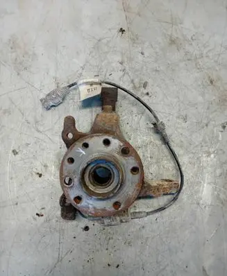 Opel Astra H Front wheel hub spindle knuckle