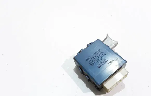 Toyota Yaris Door central lock control unit/module 8598052051 0515003580