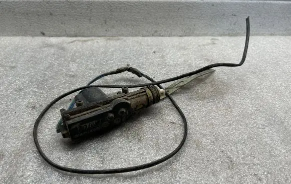 Volkswagen Golf III Central locking motor 932037992