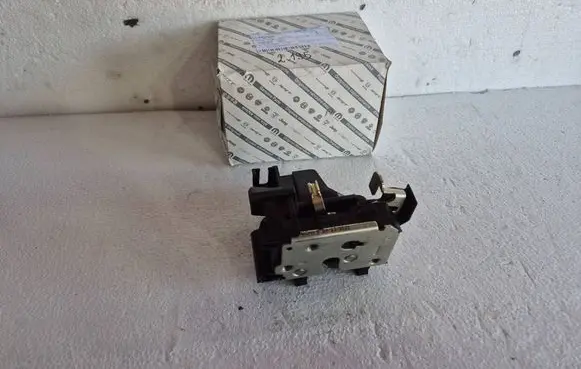Fiat Doblo Front door lock 51843469