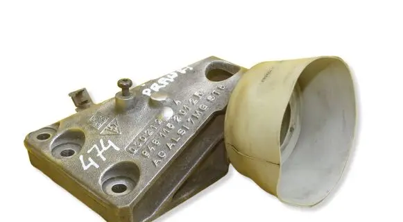 Porsche Cayenne (92A) Engine mounting bracket 9481152012R
