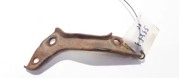 Subaru Legacy Bracket in trunk/boot 