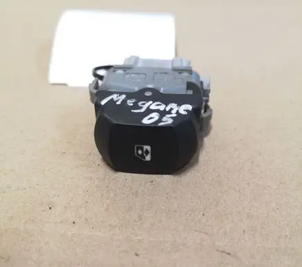 Renault Megane II Electric window control switch 28082