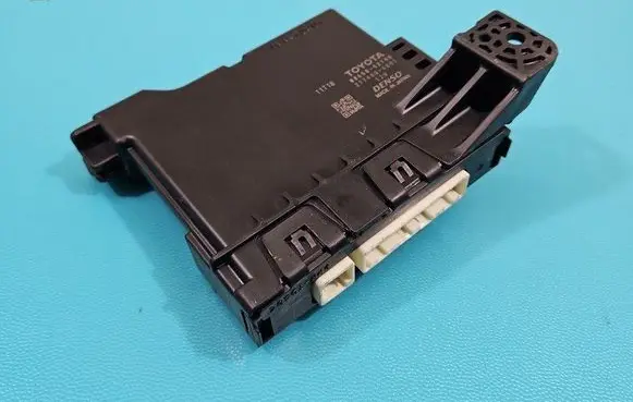 Toyota RAV 4 (XA40) Central body control module 88650-42740 IMPRK1484976