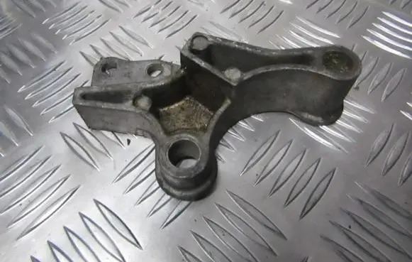 Chrysler Voyager Engine mounting bracket 4669266