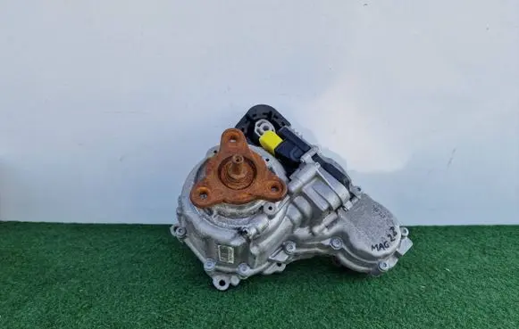 BMW 5 F10 F11 Gearbox transfer box case 7636178