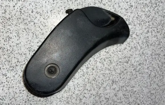 BMW 3 E46 Engine bonnet (hood) release handle 8223163