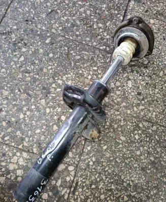 Volkswagen PASSAT B6 Front shock absorber/damper 