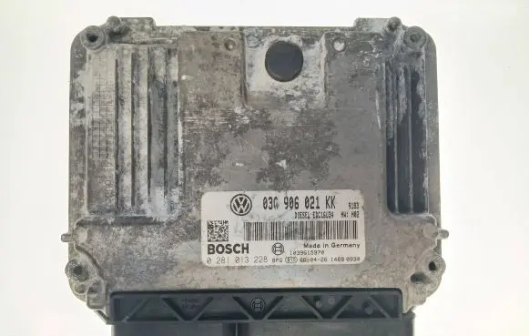 Volkswagen Golf V Engine control unit/module 03G906021KK 1039S15970 0281013228