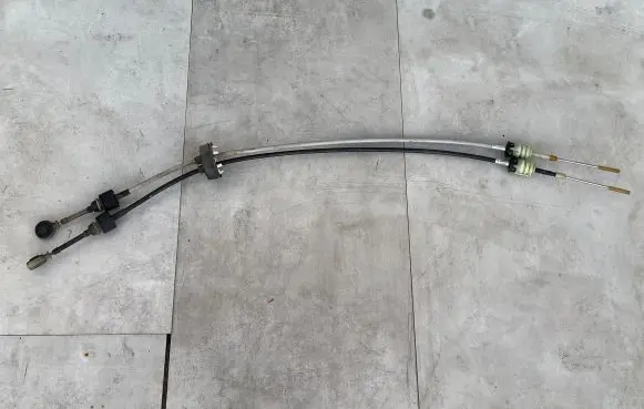 Opel Zafira B Gear shift cable linkage 55351948