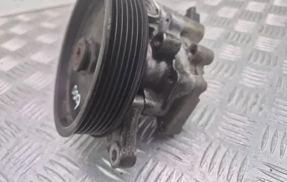 Mercedes-Benz E W212 Power steering pump A0064666801