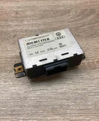 Audi A4 S4 B5 8D Alarm control unit/module 4D0951173B 960411