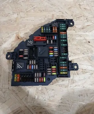 BMW 7 F01 F02 F03 F04 Fuse module 9234423 300711 01695712
