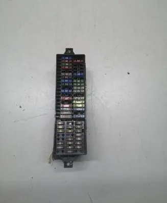 Volkswagen Polo V 6R Fuse module 1004314981 20012010 086015807002