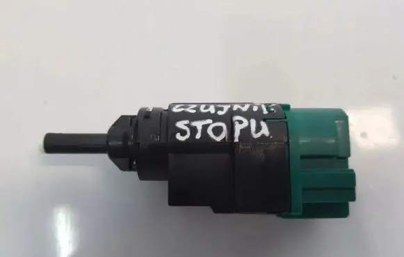 Renault Captur II Brake pedal sensor switch