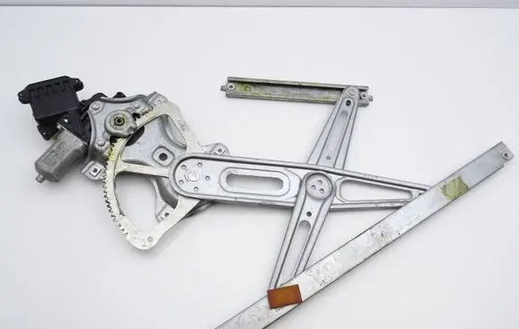 Toyota Auris 150 Front door window regulator with motor 8570102010 961920100