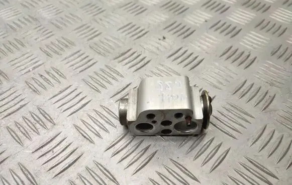 Audi Q7 4L Air conditioning (A/C) expansion valve 7L0820679B