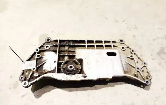 Volkswagen Touran I Front subframe