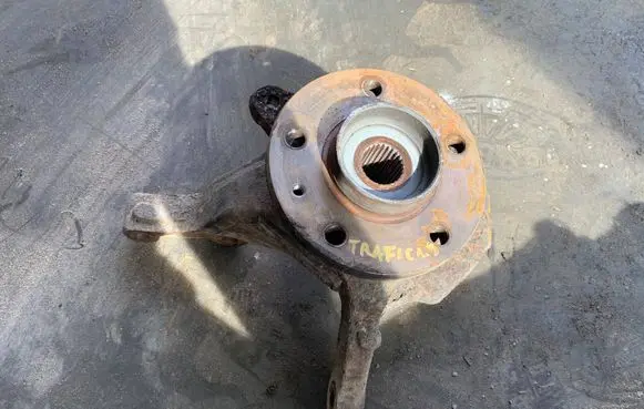Renault Trafic II (X83) Front wheel hub spindle knuckle