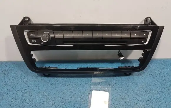 BMW Z4 E89 Radio/GPS head unit trim 6814187