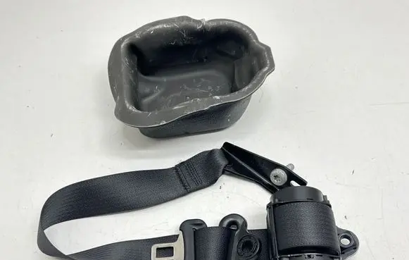Jeep Grand Cherokee WL Rear seatbelt P6KM65TX7AA TSZ010311488 6491501