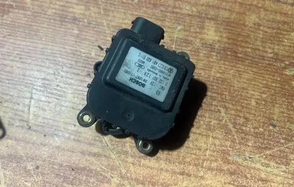 Audi A6 S6 C5 4B Air flap motor/actuator 4B1820511C 0132801129