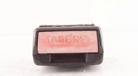 Peugeot 607 Front seatbelt buckle B507654 1421O51F2