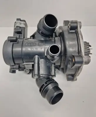 Volkswagen Golf VIII Water pump 06L121012 06L121111