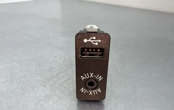 BMW 5 F10 F11 USB socket connector 9237654