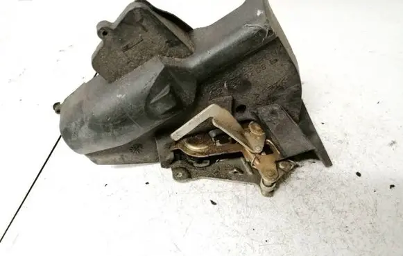 Mercedes-Benz C W202 Rear door lock 2027300535