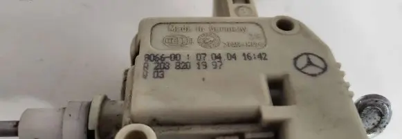 Mercedes-Benz E W211 Central locking motor A2038201997 806600