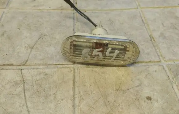 Ford Focus Front fender indicator light 4M5A13K309AA