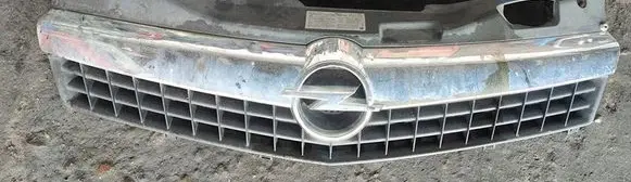 Opel Astra H Front bumper upper radiator grill