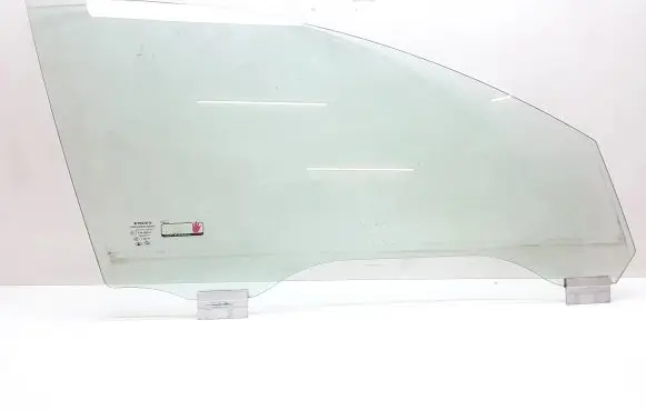 Volvo V50 Front door window glass four-door